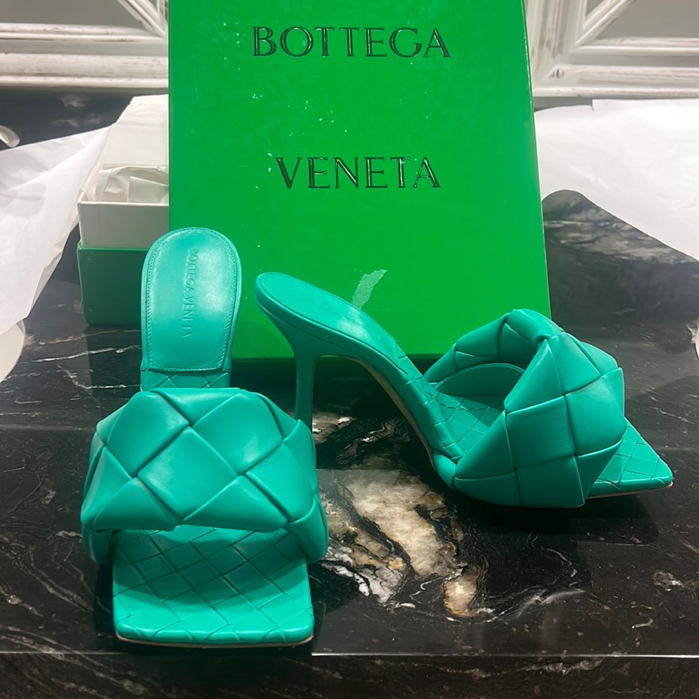 Bottega Veneta. Woven Heel slides. Brand New. With box and dust bag. Turquoise.